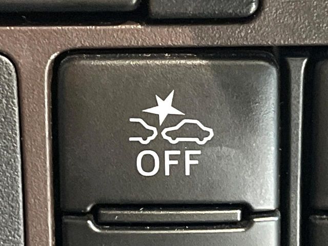 【スマートアシスト】走行中に前方の車両等を認識し、衝突しそうな時は警報とブレーキで衝突回避と被害軽減をアシスト。より安全にドライブをお楽しみいただけます。