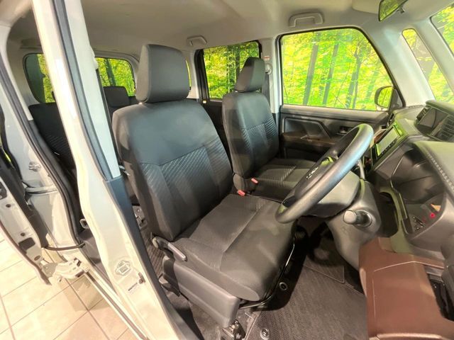 運転席シート廻りは使用感も少なく、良好な状態となっています。丁寧に使われていたことがよくわかりますね。