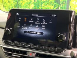 【メーカー純正9型ナビ】インテリアに溶け込むスタイリッシュな「専用設計」メーカーナビを装備♪視認性や操作性など基本性能にも優れ、より上質なカーライフをお楽しみいただけます。