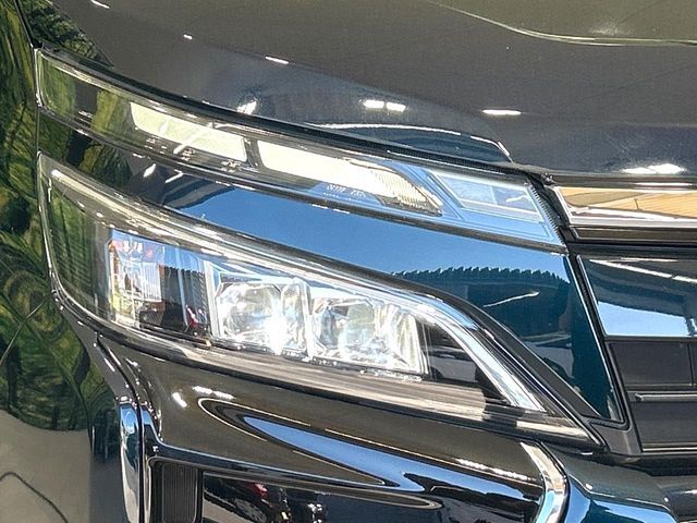 【LEDヘッドライト】悪天候や夜間走行時も良好な視界を確保し安心して運転できる高輝度LEDヘッドライトを装備！点灯速度が早く、消費電力も抑えられています。