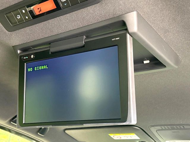 【フリップダウンモニター】大画面モニターで後席でもエンタメをお楽しみいただけます。小さなお子様にも大人気の装備です♪