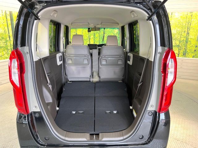 普段のお買い物や通勤、送迎等に十分な荷室スペースを確保しております。セカンドシートを倒すと、大きな荷物の積載も可能です♪