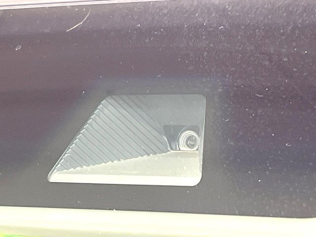 【ホンダセンシング】走行中に前方の車両等を認識し、衝突しそうな時は警報とブレーキで衝突回避と被害軽減をアシスト。より安全にドライブをお楽しみいただけます。