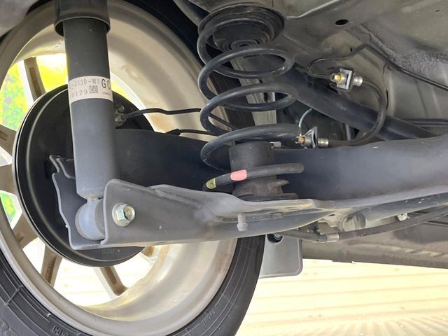 お車を安心してお乗りいただく為には、足回りの定期点検が欠かせません。サービスサポート（有償保証）では無料点検もご提供しており、安心のカーライフをお過ごしいただけるサポート体制が整っています。