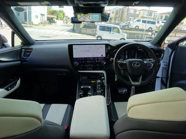 LEXUS NX350hFスポーツが入荷しました★状態良好です★数少ない白革シート★グロスブラックホイール★パノラマルーフ★装備充実★早い者勝ちです★