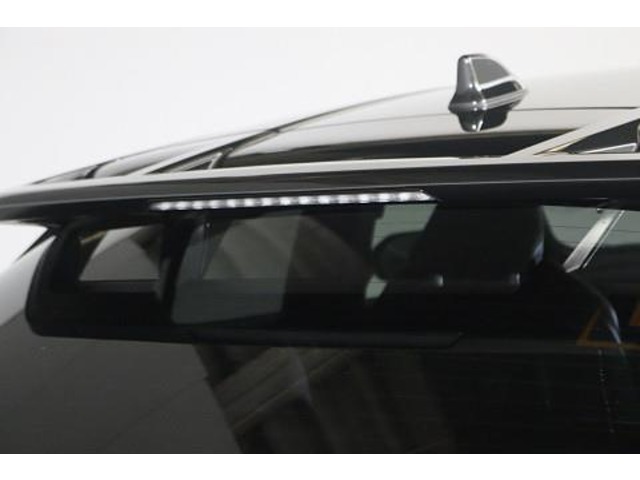 目線の高さに近いストップランプが、後続車にブレーキを踏んだことを知らせるので安全性もUPします。