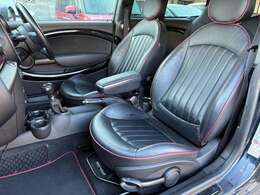 ハンプトン専用のレッドのアクセント入り黒本革シートが装備されております♪もちろんヒーター機能付きです♪とても高級感のあるシートデザインで特別感◎です♪