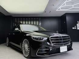 内装色マキアートベージュは、ブラックなどのダーク系内装に比べて「明るくソフト」な印象を与え、クラシックかつ上品な空気感を演出します。