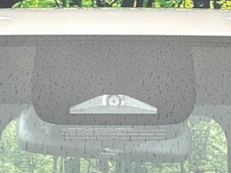 【トヨタセーフティセンス】走行中に前方の車両等を認識し、衝突しそうな時は警報とブレーキで衝突回避と被害軽減をアシスト。より安全にドライブをお楽しみいただけます。