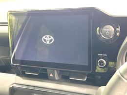 【10.5インチナビ】高級感とインパクトのある大画面ナビを装備。各種オーディオ操作はもちろん、スマホ連携もできる利便性の高いナビです♪