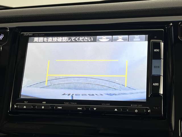 バックカメラ（真上からの映像）で駐車時の死角も確認できます！