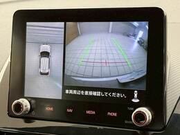 【アラウンドビューモニター】　クルマを上空から見下ろしているかのように、直感的に周囲の状況を把握できます。