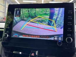 【バックカメラ】駐車時に後方がリアルタイム映像で確認できます。大型商業施設や立体駐車場での駐車時や、夜間のバック時に大活躍！運転スキルに関わらず、今や必須となった装備のひとつです！