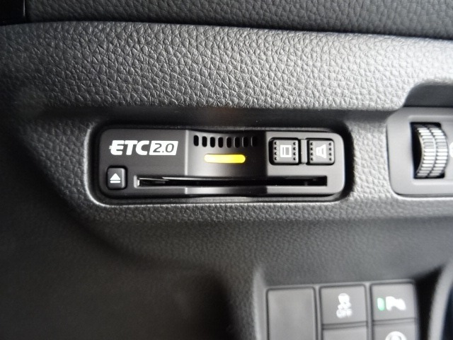 ETC付！高速道路の料金所はキャッシュレスで通過です！サービスエリア等にあるスマートインターの出入りも利用可能でとっても便利☆ご納車後すぐにお使い頂けるようセットアップしてのお渡しとなります。