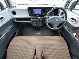 こちらインパネ全体の写真になります。納車はおおむね2週間程度（必要書類の状況により）で行っております。人気の車両になりますので、お早目のご検討をおすすめします。当店自慢の一台です！