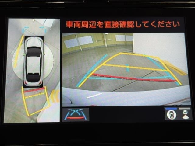 パノラミックビューモニターシステムが付いているので車の上から見た映像が確認できますよ。　一目で車両周辺の情報を確認できますが、直接安全をご確認下さい。