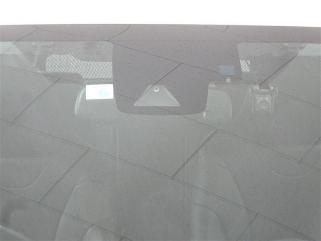 サポカーSとは、衝突被害軽減ブレーキに加えて、ペダル踏み間違い時加速抑制装置※を搭載したクルマが対象となります。詳しくは販売店スタッフまでおたずねください。※マニュアル車は除く