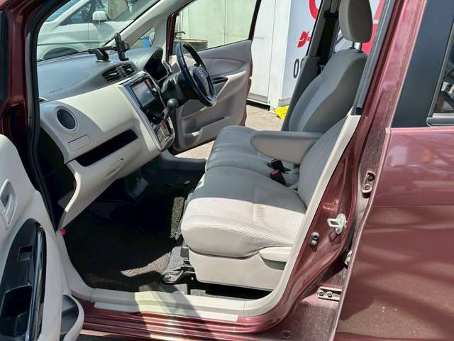 中古車販売　グーカーズ博多本店　〒812ー0002 福岡県福岡市博多区空港前1丁目4ー1　TEL：092ー982ー5255　FAX：092ー982ー5752