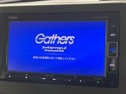 【純正ナビ】人気の純正ナビを装備しております。ナビの使いやすさはもちろん、オーディオ機能も充実！キャンプや旅行はもちろん、通勤や買い物など普段のドライブも楽しくなるはず♪