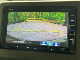 【バックカメラ】駐車時に後方がリアルタイム映像で確認できます。大型商業施設や立体駐車場での駐車時や、夜間のバック時に大活躍！運転スキルに関わらず、今や必須となった装備のひとつです！