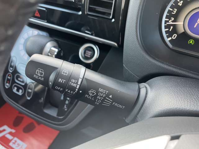 納車時は多項目を細部まで点検・整備します。資格を持ったプロのスタッフがお待ちしております。