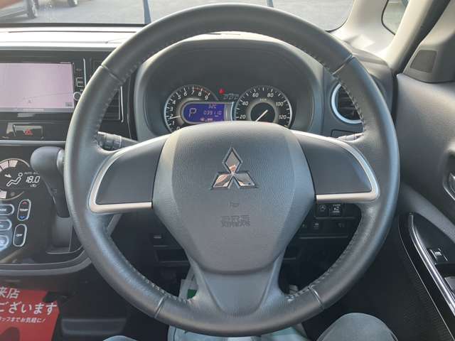 自社にて鈑金工場・塗装ブースも最新の設備を完備致しております。お客様の幅広いニーズにもお応え出来ます。