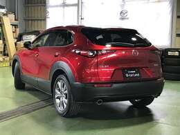 法定整備費用は本体価格に含まれております。洗練されたサービススタッフが法定整備を実施し、必要に応じて交換・修理作業を施したうえで、安心してお乗りいただける状態にしてお引渡し致します。