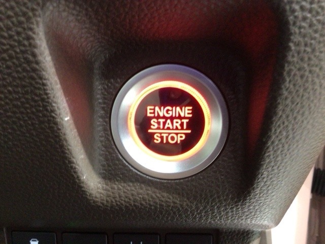 ワンプッシュでエンジンのスタート、ストップが出来て便利です。