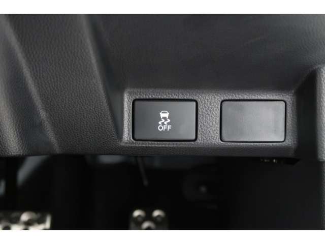 横滑り防止機能搭載。雨の日などでも安心して運転できます。