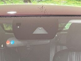 【スマートブレーキサポート】走行中に前方の車両等を認識し、衝突しそうな時は警報とブレーキで衝突回避と被害軽減をアシスト。より安全にドライブをお楽しみいただけます。