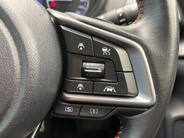 【アイサイト】前方の車両等を検知し、衝突しそうな時は警報で注意を促し、ブレーキを踏む力をサポート。ブレーキを踏めなかった場合は衝突被害軽減ブレーキが作動、衝突回避をサポートします。