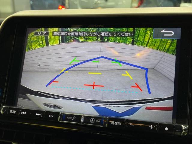 【バックカメラ】駐車時に後方がリアルタイム映像で確認できます。大型商業施設や立体駐車場での駐車時や、夜間のバック時に大活躍！運転スキルに関わらず、今や必須となった装備のひとつです！