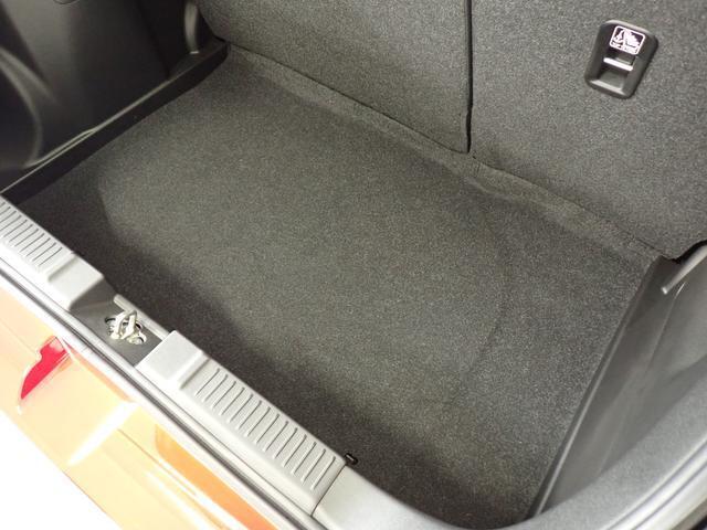 荷室は深さがあり、バックドア開閉時に荷物が落ちにくいです。