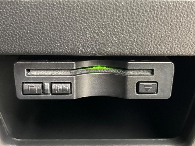 【ETC】高速道路の料金所をストレスなく通過！話題のスポットやサービスエリアに多い「スマートIC」利用時は必須のアイテムです。当店でセットアップを実施、ご納車当日からすぐにご利用いただけます！