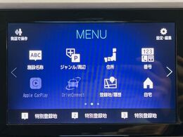 【純正ナビ】人気の純正ナビを装備しております。ナビの使いやすさはもちろん、オーディオ機能も充実！キャンプや旅行はもちろん、通勤や買い物など普段のドライブも楽しくなるはず♪