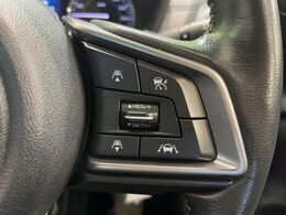 【全車速追従機能付クルーズコントロール】高速道路での長距離走行が楽に！！自動で速度を保つクルーズコントロールが、衝突軽減システムと連携し、前方の車両を感知して車間を保つように速度調節してくれます！！