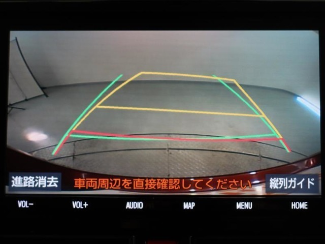 バックガイドモニターで、後方を確認しながら安心して駐車することができます。運転初心者も熟練者も必須の機能ですよ！
