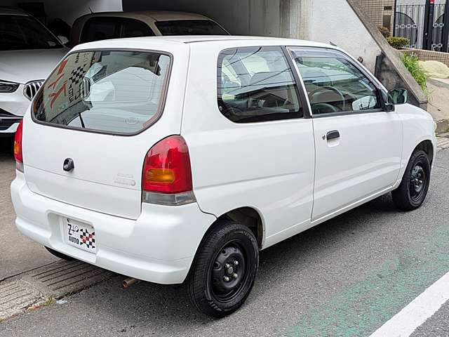 ノーマル車両　5ナンバー乗用車　リアシートも広々