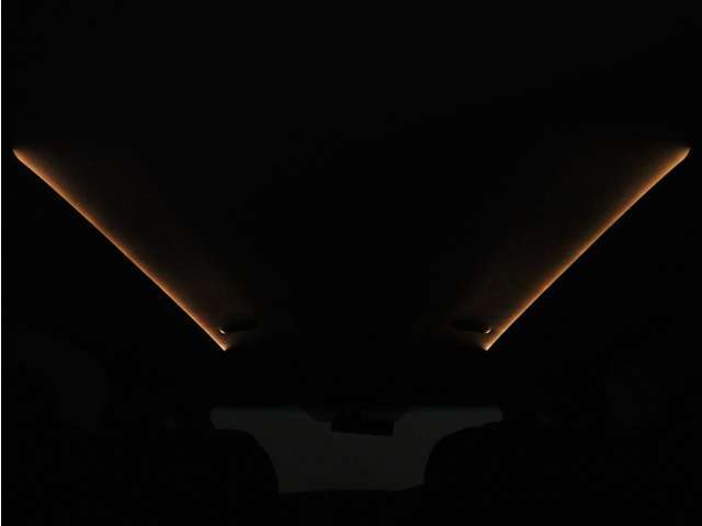 夜間に室内を照らしてくれるルームライトです