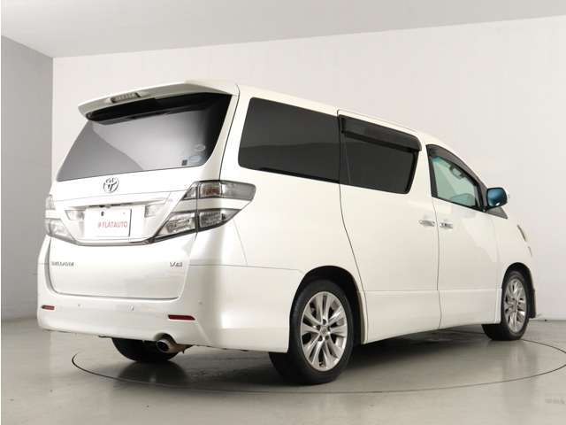当店では、厳選された車両のみ展示しております。アルファード・ヴェルファイアに特化した専門店ならではの豊富な在庫の中から、お気に入りの一台をお探しください！