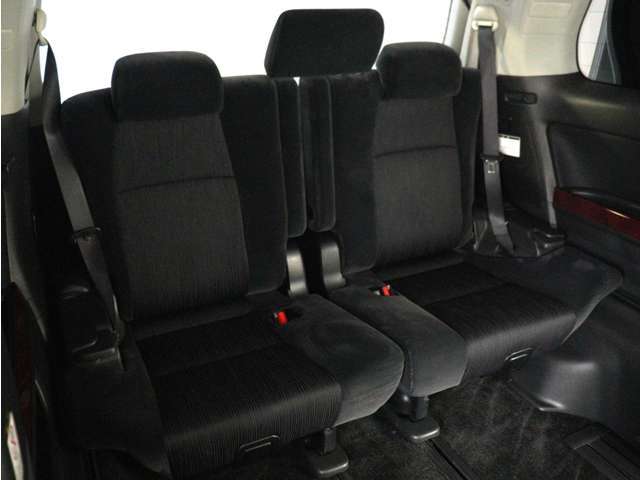 サードシートも広々とした空間をご用意しております！シートアレンジにて、快適スペースを作ることも可能となっております！アレンジパターンも豊富で、様々なシーンにご利用いただけます！