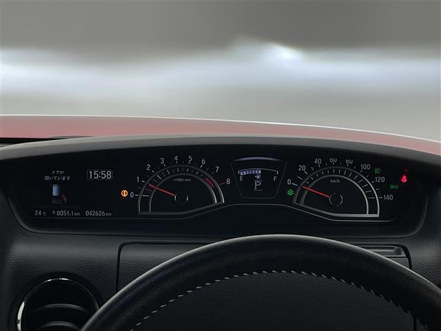 【メーターまわり】ドライバーから見やすい位置にあって安全運転に寄与します。メーターも見やすくてシンプルなデザインになっております！！！
