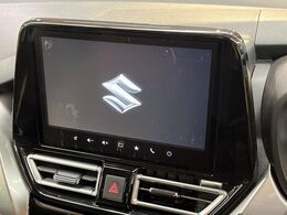 【メーカー純正ナビ】インテリアに溶け込むスタイリッシュな「専用設計」メーカーナビを装備♪視認性や操作性など基本性能にも優れ、より上質なカーライフをお楽しみいただけます。