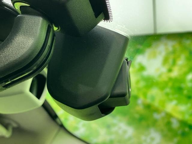 WECARSの展示場では実際に見て、触ってお車をお選びいただけます！知識の豊富な営業スタッフが様々なカーライフをご提案いたします！