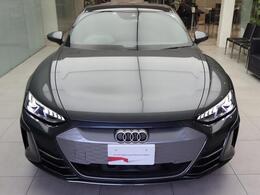 Audi正規ディーラーが高品質をお約束。高度な訓練・教育を受けたAudi専任メカニックが、100項目にもおよぶ精密な点検を実施いたします。すべてをクリアしたAudi車だけが、あなたのお手元に届けられるのです。