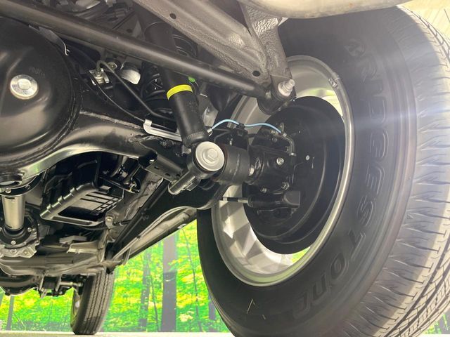 お車を安心してお乗りいただく為には、足回りの定期点検が欠かせません。サービスサポート（有償保証）では無料点検もご提供しており、安心のカーライフをお過ごしいただけるサポート体制が整っています。