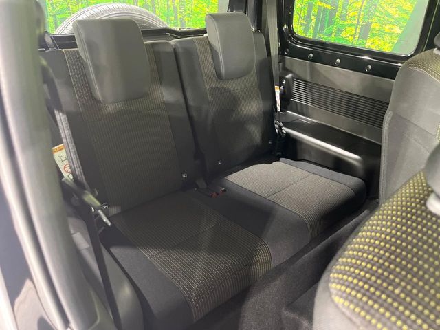高品質なオリジナルフロアマットもオプションにてご用意しております。お好きなデザインやカラーをお車に合わせて選んでいただくことができます♪