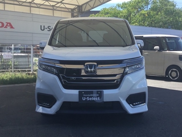 お客様に安全で快適なカーライフをお送りいただくために、中古車にも高いレベルの品質基準を設け、その基準に従って、全ての中古車について納車前整備を実施しています。