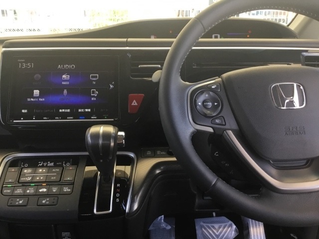 ドライブの必需品。見やすい・使いやすいHonda純正のメモリーナビを搭載。