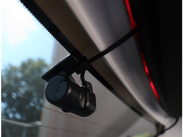 当店ではスポーツグレードや人気車種・上級グレードを主に仕入れ強化しております！中古車でお買い得感あるお車展示中となっておりますのでお客様のご来店、お見積もり依頼お待ちしております。